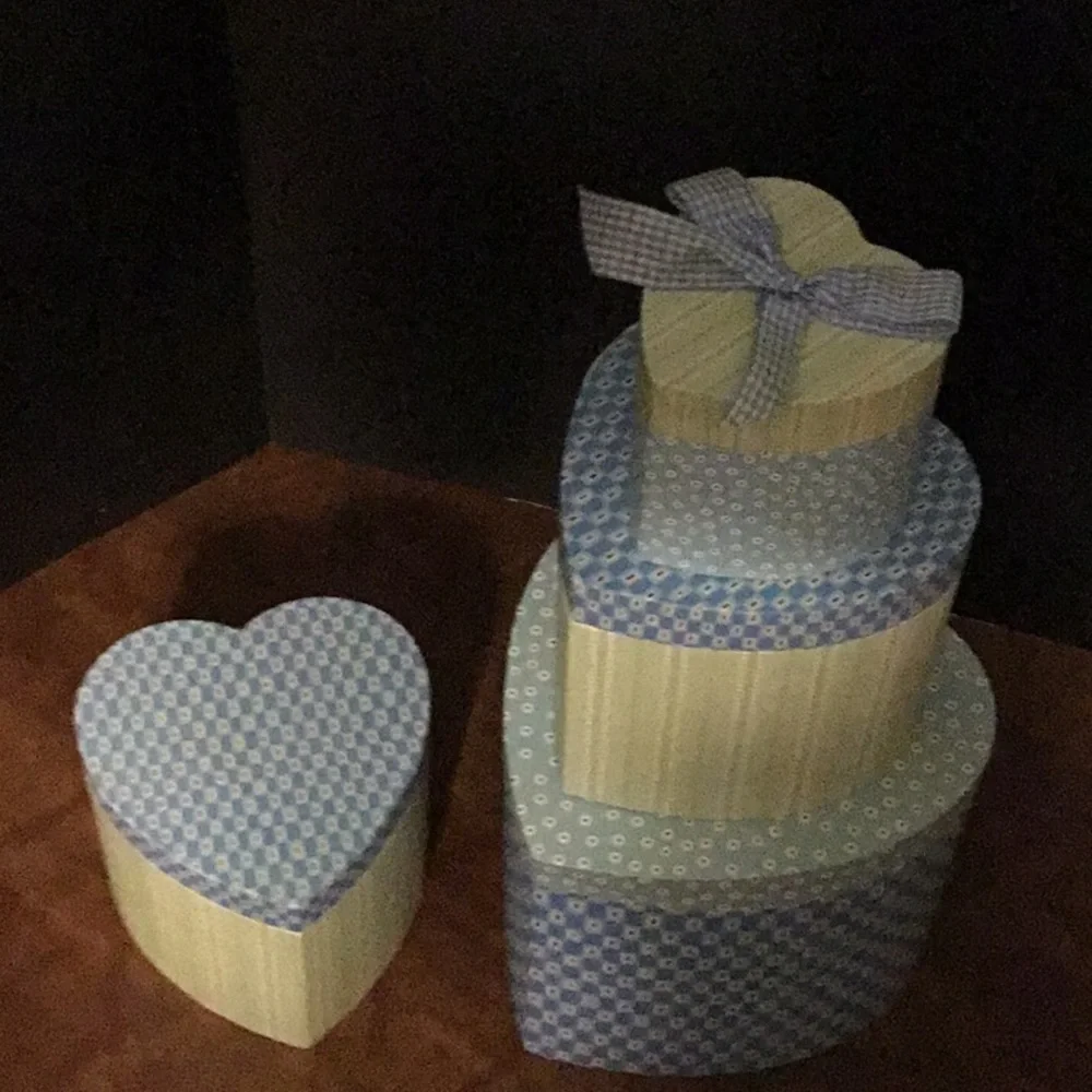 HOLLY HOBBIE Vintage  2004 Stackable Heart Boxes‎ and Hanging 